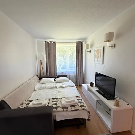 Quiet With King Size Bed In Apartman